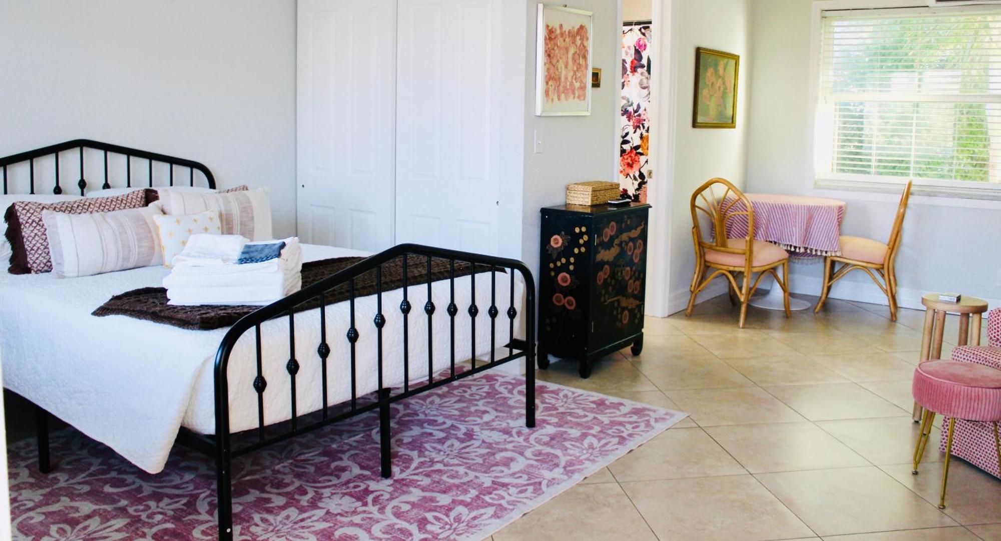 Fernando Flats Apartment Palm Beach Shores Room photo